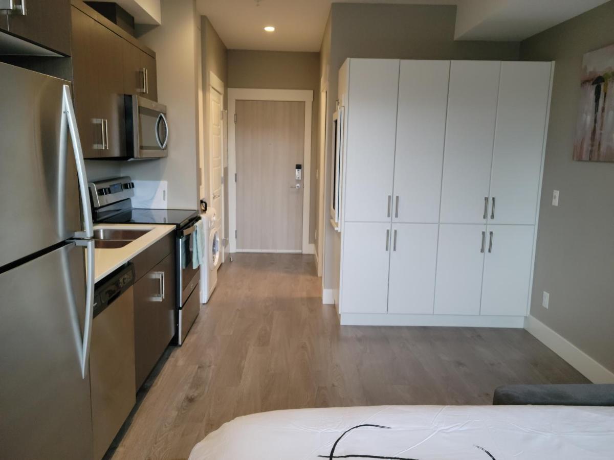 Cozy Studio Suite, 15Min Walk To Downtown Келоуна Екстериор снимка
