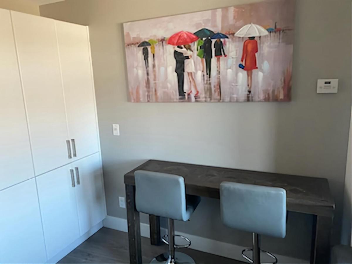 Cozy Studio Suite, 15Min Walk To Downtown Келоуна Екстериор снимка